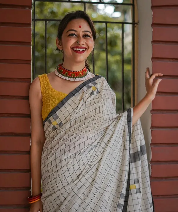Off_White_Premium_Linen_Cotton_Saree_For_Women