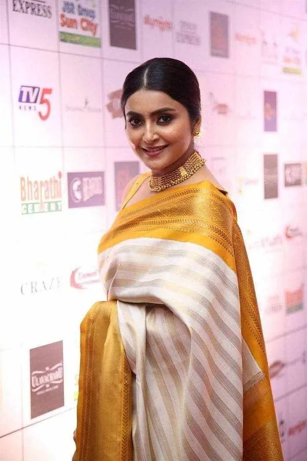 Golden_Cream_Litchi_Silk_Jacquard_Pallu_Saree_For_Women