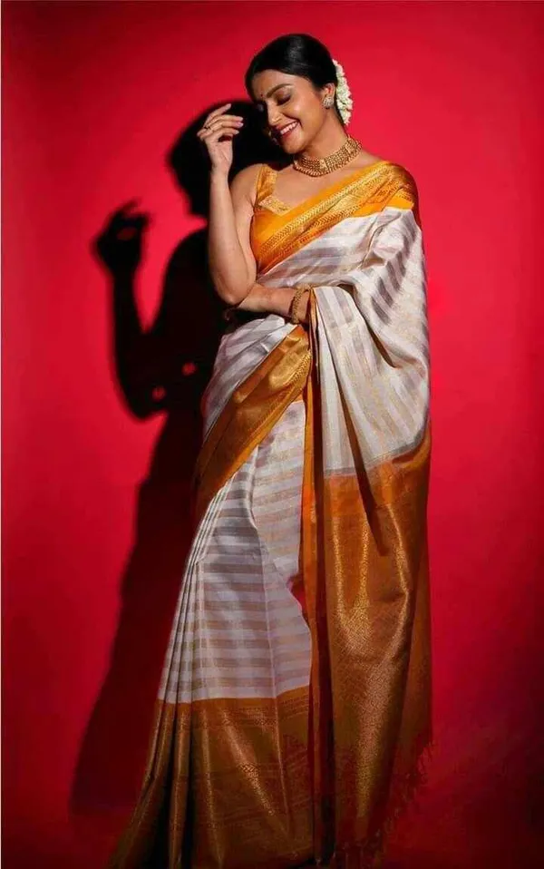 Golden_Cream_Litchi_Silk_Jacquard_Pallu_Saree_For_Women