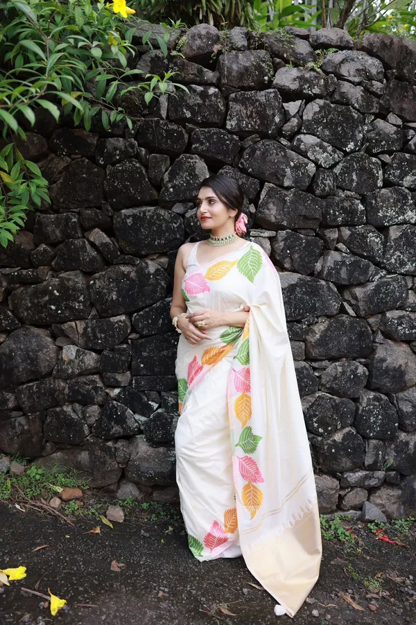 Gree_and_White_Saree_for_Women