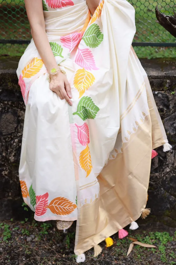 Gree_and_White_Saree_for_Women