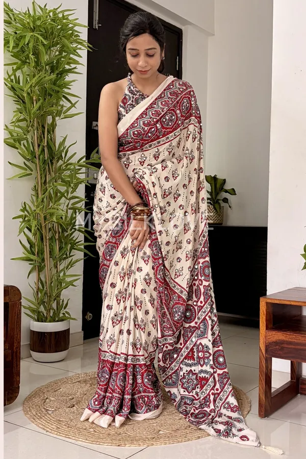 Off_White_Silk_Crepe_Saree_For_Women