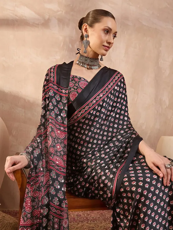 Black_Silk_Crepe_Saree_For_Women