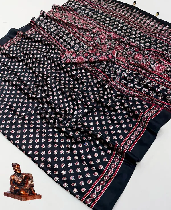 Black_Silk_Crepe_Saree_For_Women