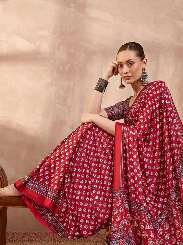Red_Silk_Crepe_Saree_For_Women