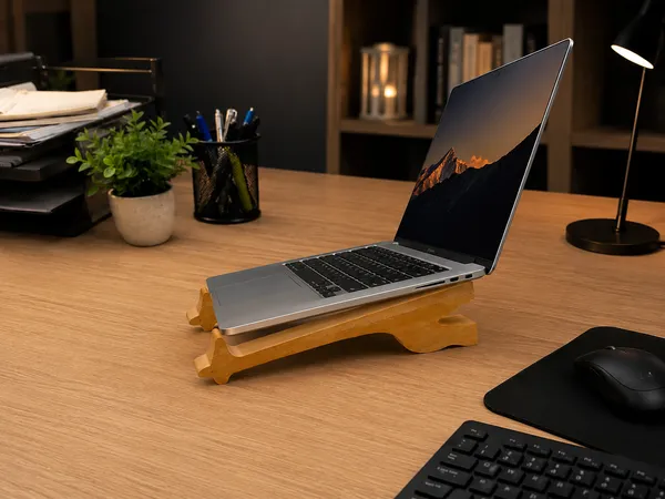 Unique_Wooden_Laptop_Stand_with_Giraffe_shape