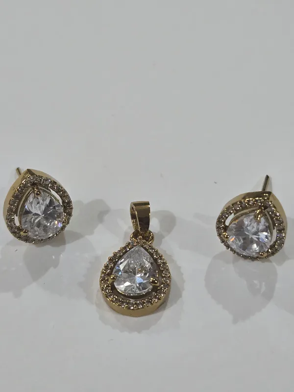 Gold_Metal_Alloy,_Stone_Crystal_Pendant_And_Earrings_Set_For_Women