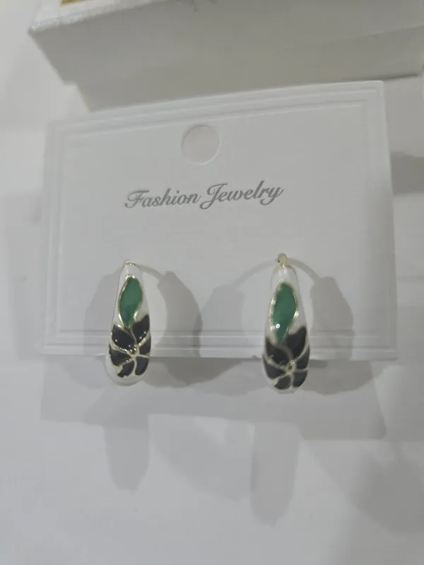 Green_Metal_Alloy,_Stone_Leaf_Drop_Earrings_For_Women