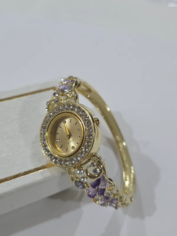Gold_Metal_Alloy,_Stone_Oval_Bracelet_Watch_For_Women