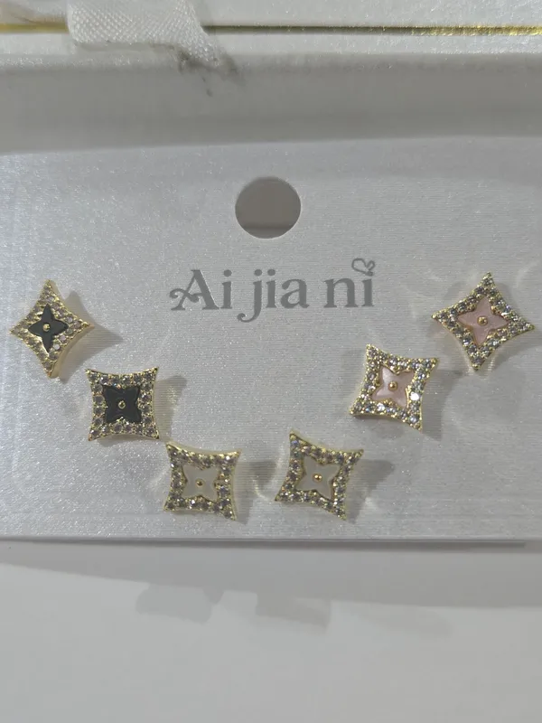 Gold_Metal_Alloy,_Stone_Bindi_Set_For_Women