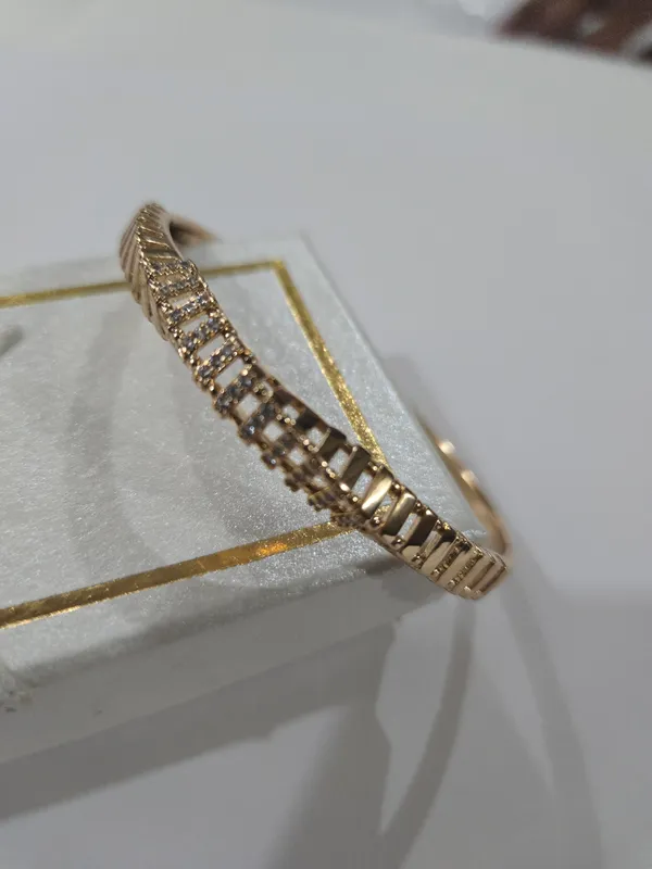 Gold_Metal_Alloy,_Stone_Embellished_Bangle_For_Women