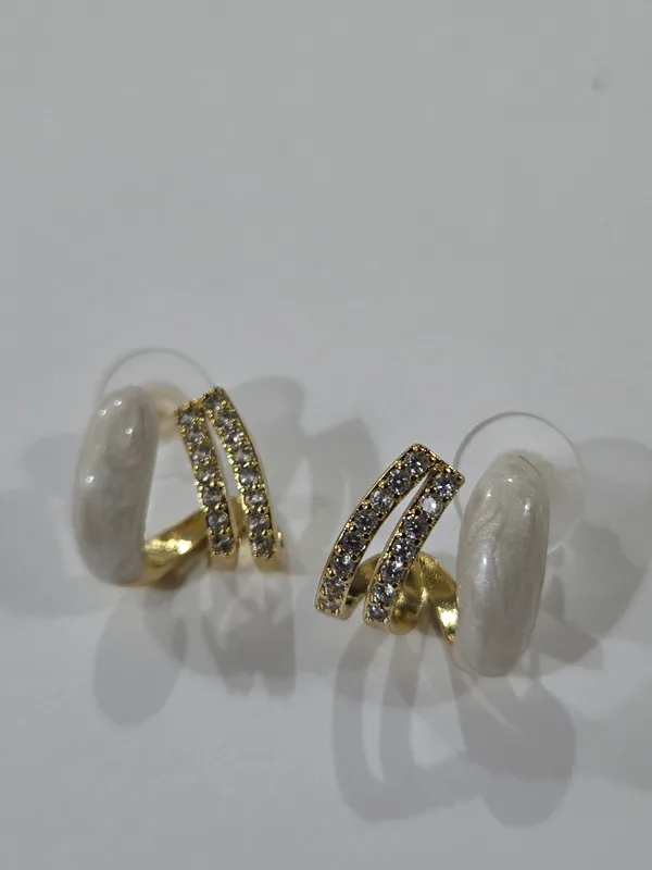 Gold_Metal_Alloy,_Stone_Pearl_Drop_Earrings_For_Women