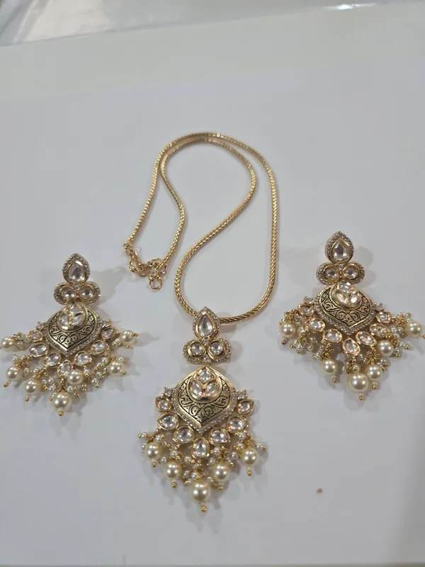 Gold_Metal_Alloy,_Stone_Kundan_Pearl_Jewellery_Set_For_Women
