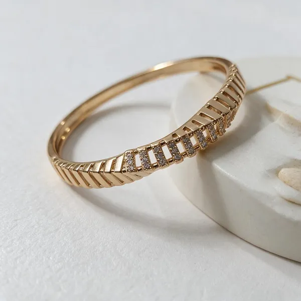 Gold_Metal_Alloy,_Stone_Embellished_Bangle_For_Women