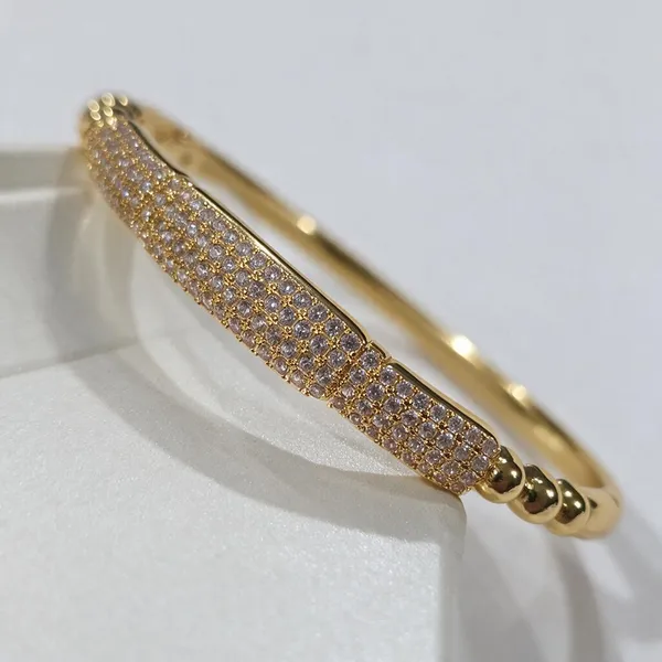 Gold_Metal_Alloy,_Stone_Stone_Studded_Bangle_For_Women