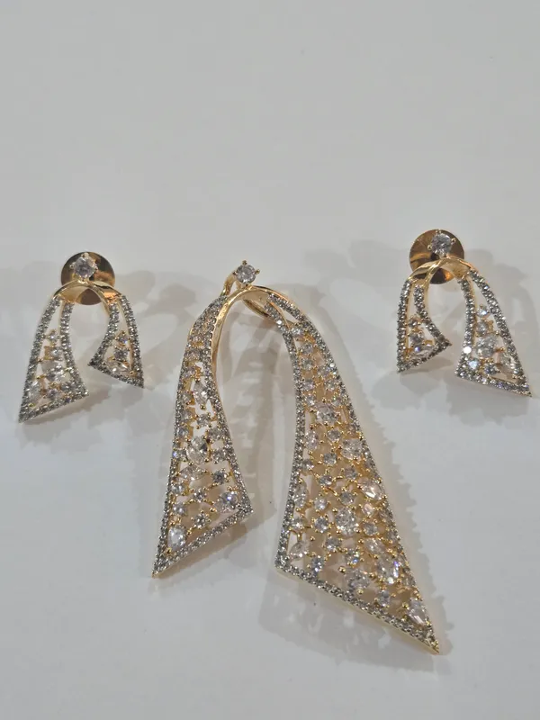 Gold_Metal_Alloy,_Stone_Crystal_Geometric_Necklace_Set_For_Women