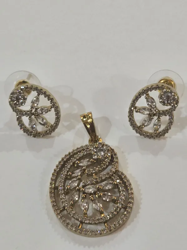 Gold_Metal_Alloy,_Stone_Crystal_Floral_Pendant_And_Earrings_Set_For_Women