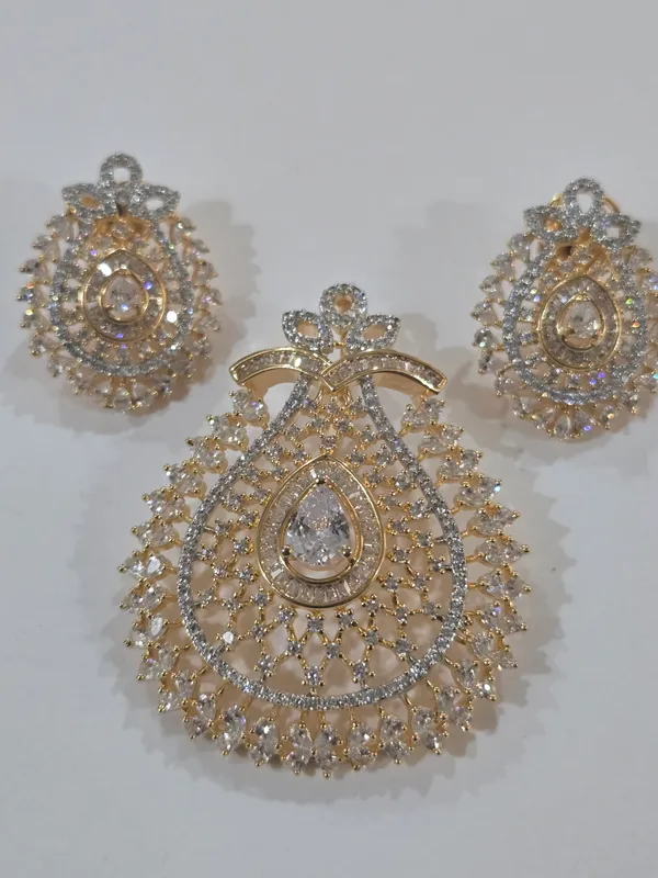 Gold_Metal_Alloy,_Stone_Jewellery_Set_For_Women
