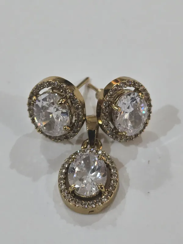 Gold_Metal_Alloy,_Stone_Round_Crystal_Jewellery_Set_For_Women