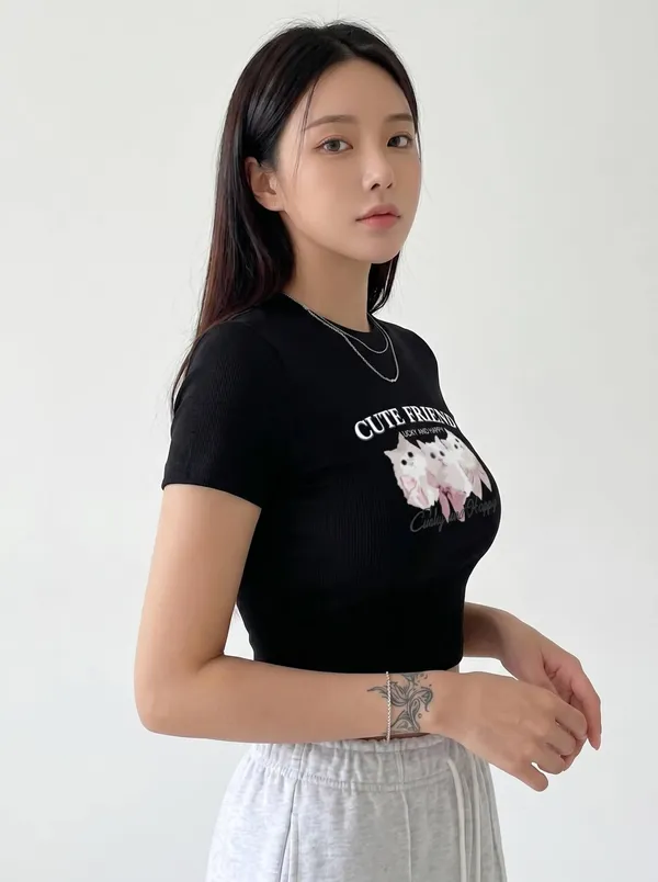 Black_Cotton_Blend_Graphic_Crop_Top_For_Women
