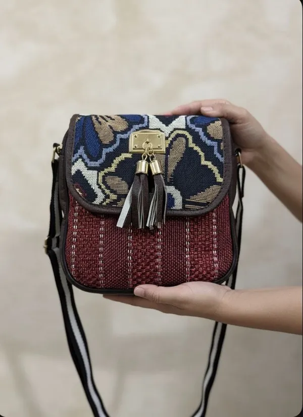 Maroon_Sling_Handbag_For_Women