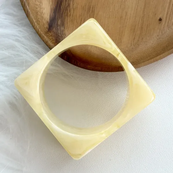 Square_Resin_Bangle_Offwhite
