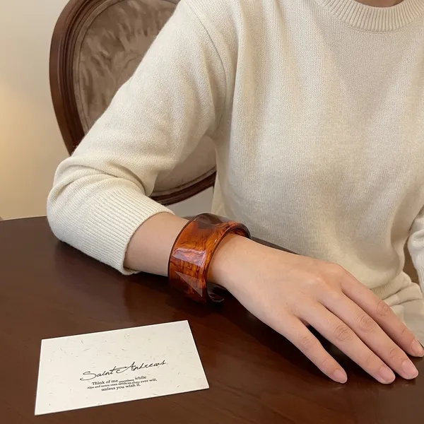 Wide_Brimmed_Resin_Bangle_Brown