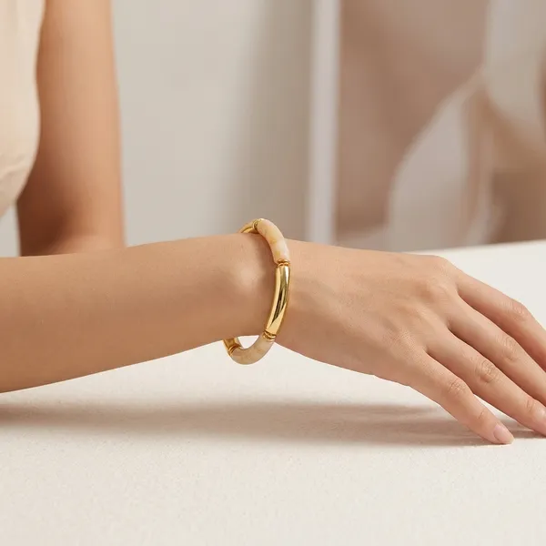 Thin_Retro_Gold_Acrylic_Bangle