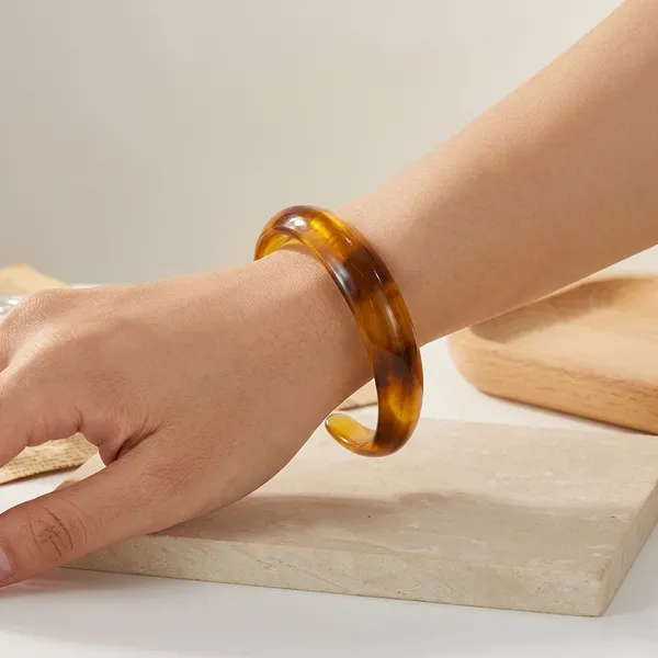 Circular_Retro_Resin_Bangle