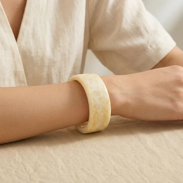 Wide_Brimmed_Resin_Bangle_White
