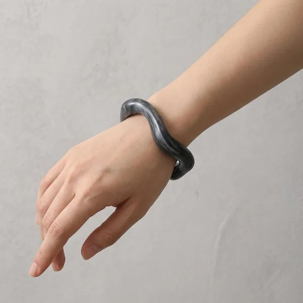 Asymmetrical_Wavy_Grey_Resin_Bangle