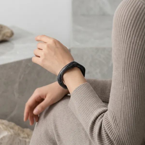 Asymmetrical_Wavy_Grey_Resin_Bangle