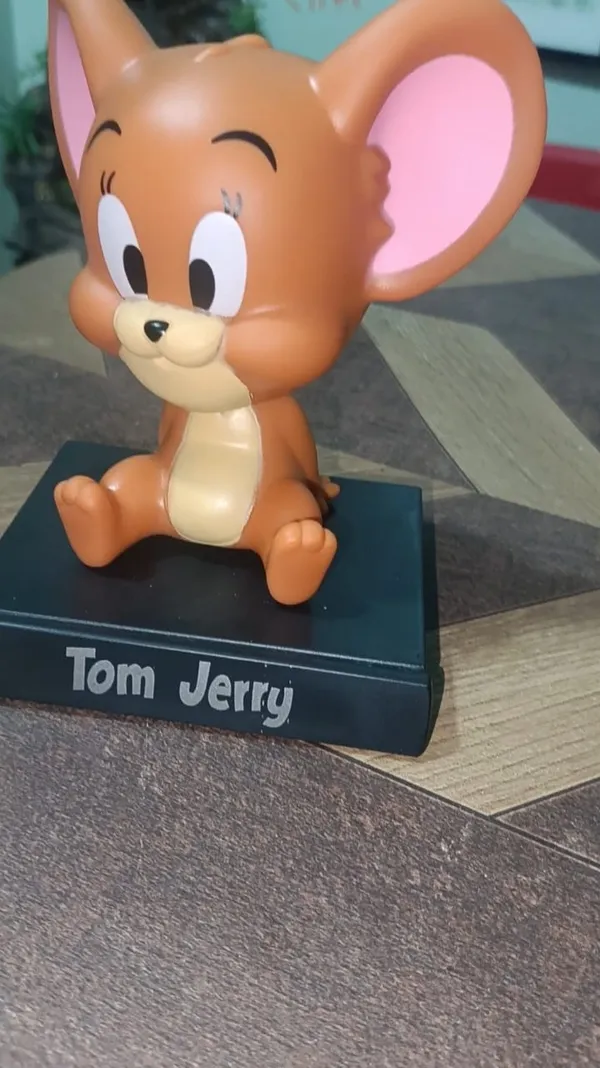 Tom_&_Jerry_Jerry_Cartoon_Car_Dashboard_Showpiece_|_Cute_Dashboard_Decor_Figure_|_Premium_Resin_Car_Interior_Accessory_|_Gift_for_Kids_&_Cartoon_Lovers
