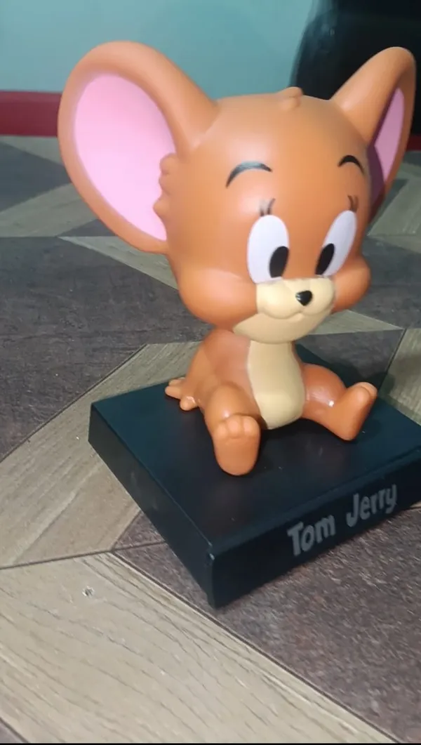 Tom_&_Jerry_Jerry_Cartoon_Car_Dashboard_Showpiece_|_Cute_Dashboard_Decor_Figure_|_Premium_Resin_Car_Interior_Accessory_|_Gift_for_Kids_&_Cartoon_Lovers
