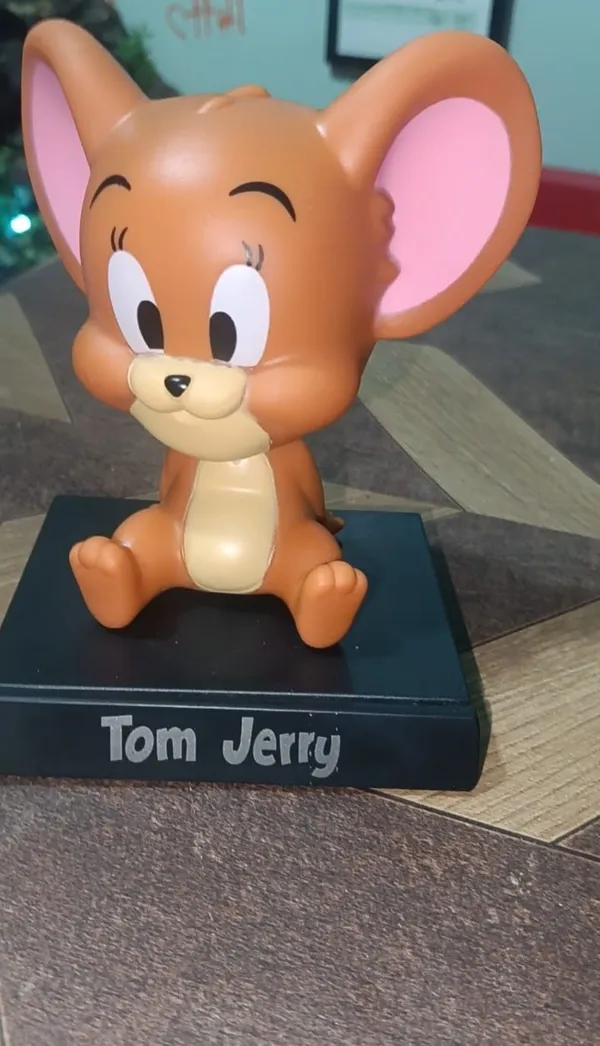 Tom_&_Jerry_Jerry_Cartoon_Car_Dashboard_Showpiece_|_Cute_Dashboard_Decor_Figure_|_Premium_Resin_Car_Interior_Accessory_|_Gift_for_Kids_&_Cartoon_Lovers