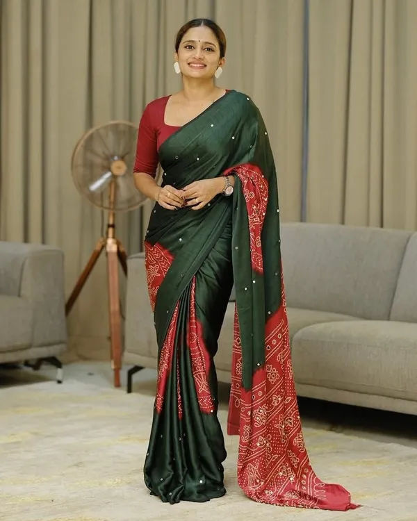 Women’s_Forest_Green_Pure_Modal_Silk_Saree_with_Rustic_Red_Folk_Art_Print_&_Traditional_Designer_Pallu