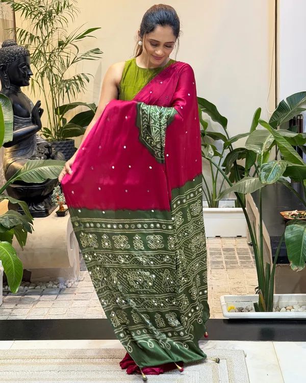 Women’s_Rani_Pink_Pure_Modal_Silk_Saree_with_Olive_Green_Folk_Art_Print_&_Traditional_Tribal_Designer_Pallu