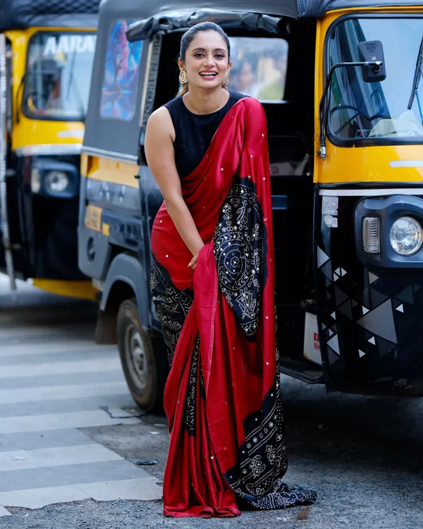 Women’s_Ruby_Red_Pure_Modal_Silk_Saree_with_Black_Folk_Art_Border_&_Traditional_Tribal_Print_Designer_Pallu