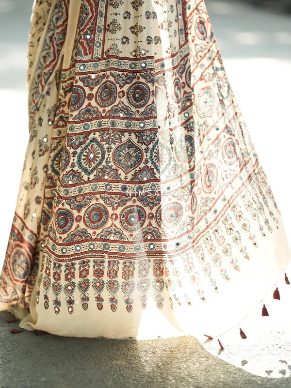 Ivory_Modal_Silk_Ajrakh_Printed_Saree_with_Traditional_Floral_Motifs,_Heritage_Border_&_Tassel_Detailing