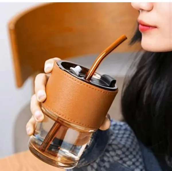 Glass_Tumbler_With_Leather_Sleeve_And_Straw_For_Cold_Beverages