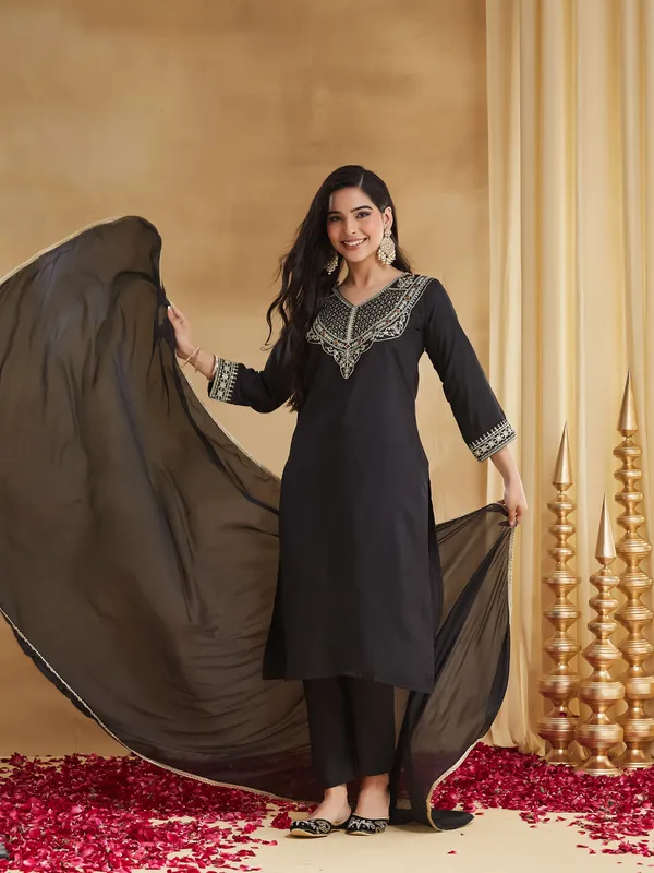 Black_Embroidered_Straight_Fit_Kurta_Set_for_Women
