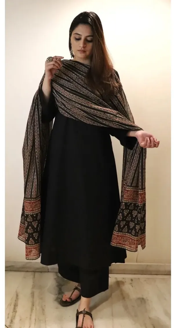 Black_Printed_Ethnic_Wear_Set_for_Women