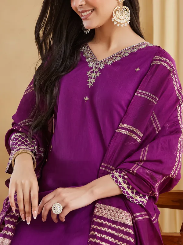 Purple_Embroidered_Kurta_Set_for_Women