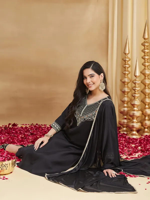 Black_Embroidered_Straight_Fit_Kurta_Set_for_Women