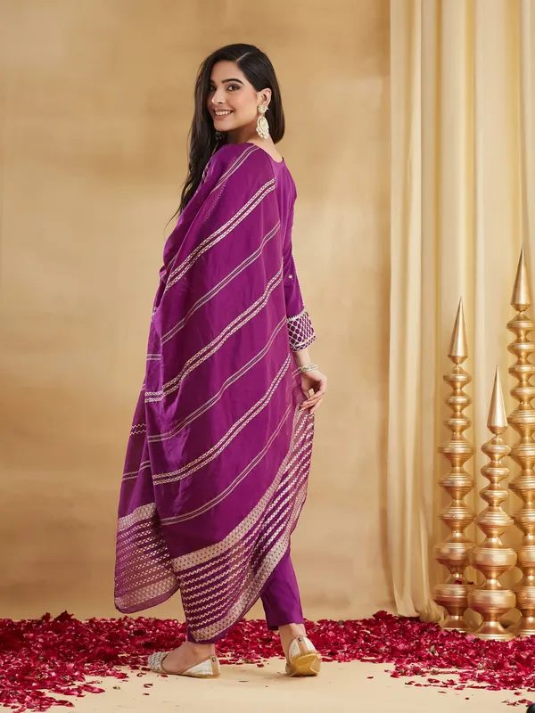 Purple_Embroidered_Kurta_Set_for_Women
