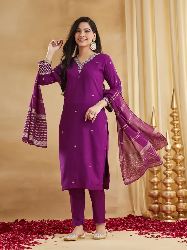 Purple_Embroidered_Kurta_Set_for_Women