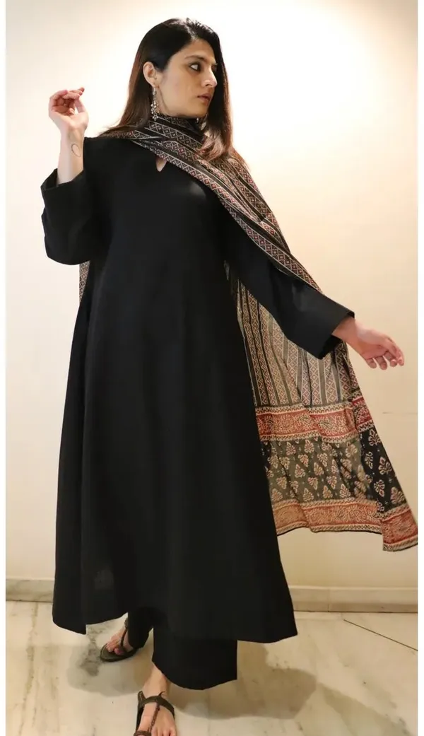 Black_Printed_Ethnic_Wear_Set_for_Women