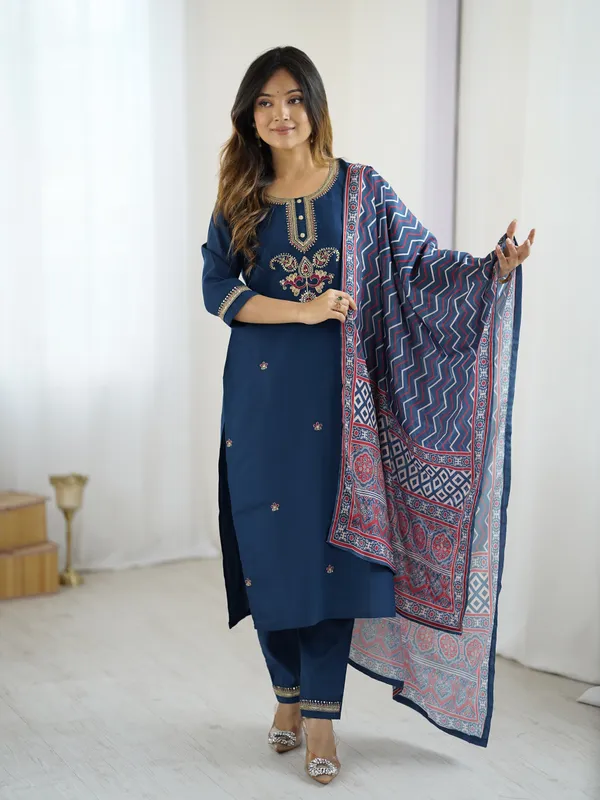 Navy_Embroidered_Straight_Kurta_Set_For_Women