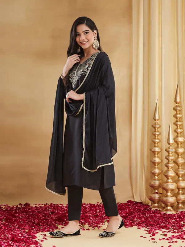 Black_Embroidered_Straight_Fit_Kurta_Set_for_Women