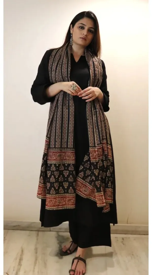 Black_Printed_Ethnic_Wear_Set_for_Women
